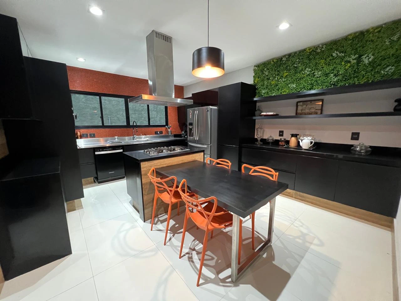 Casa linear mobiliada com 4 suítes e 4 vagas — photo 8