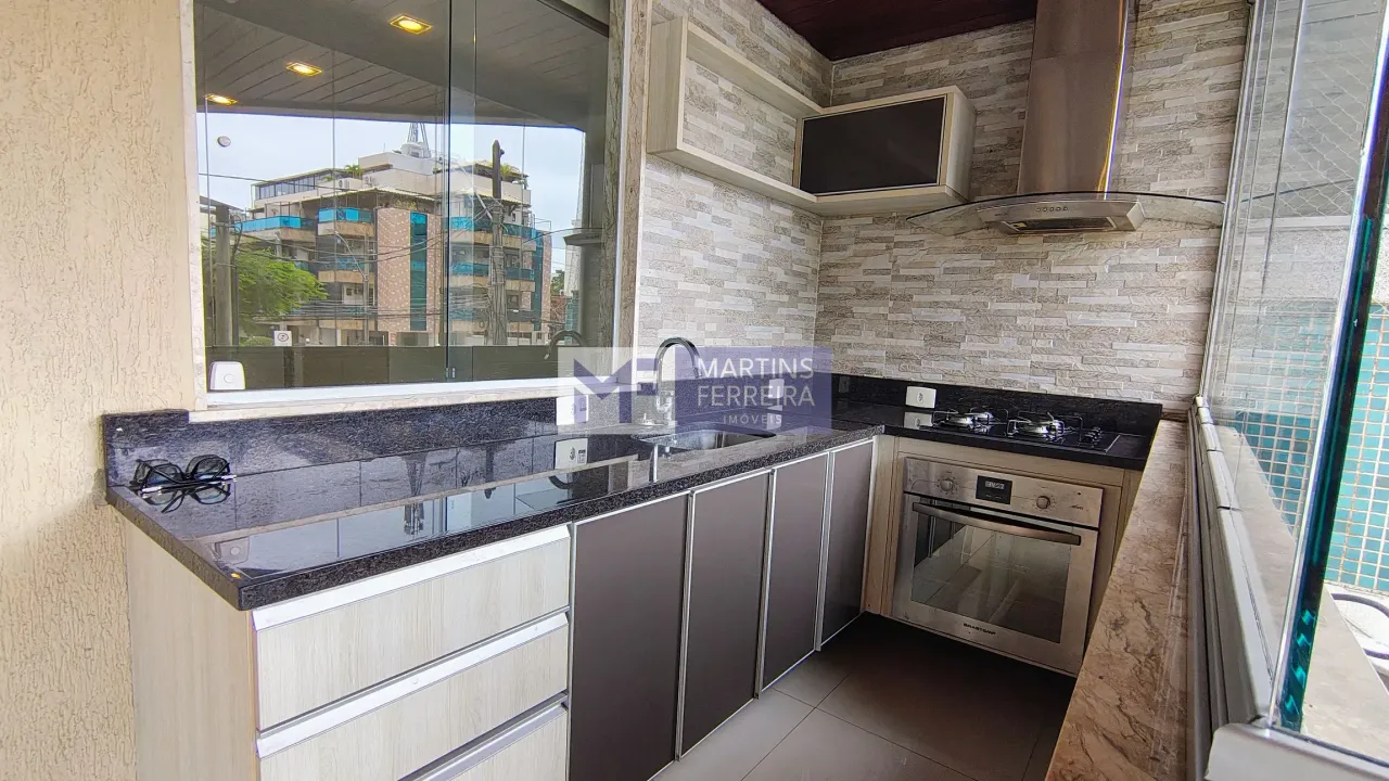 Glass-enclosed balcony in a 3-bedroom apartment, 115 m² — photo 2