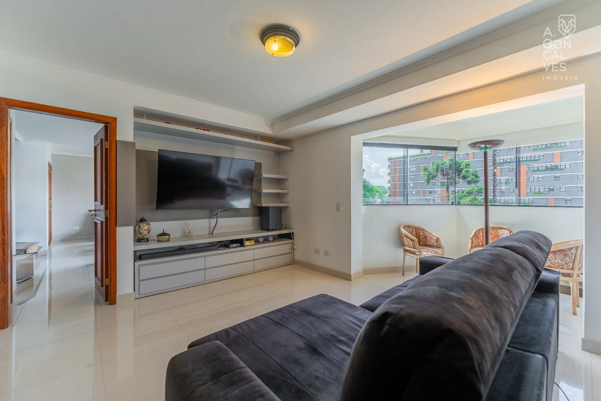 Furnished 219 m² apartment with 4 bedrooms and 2 parking spots — photo 21