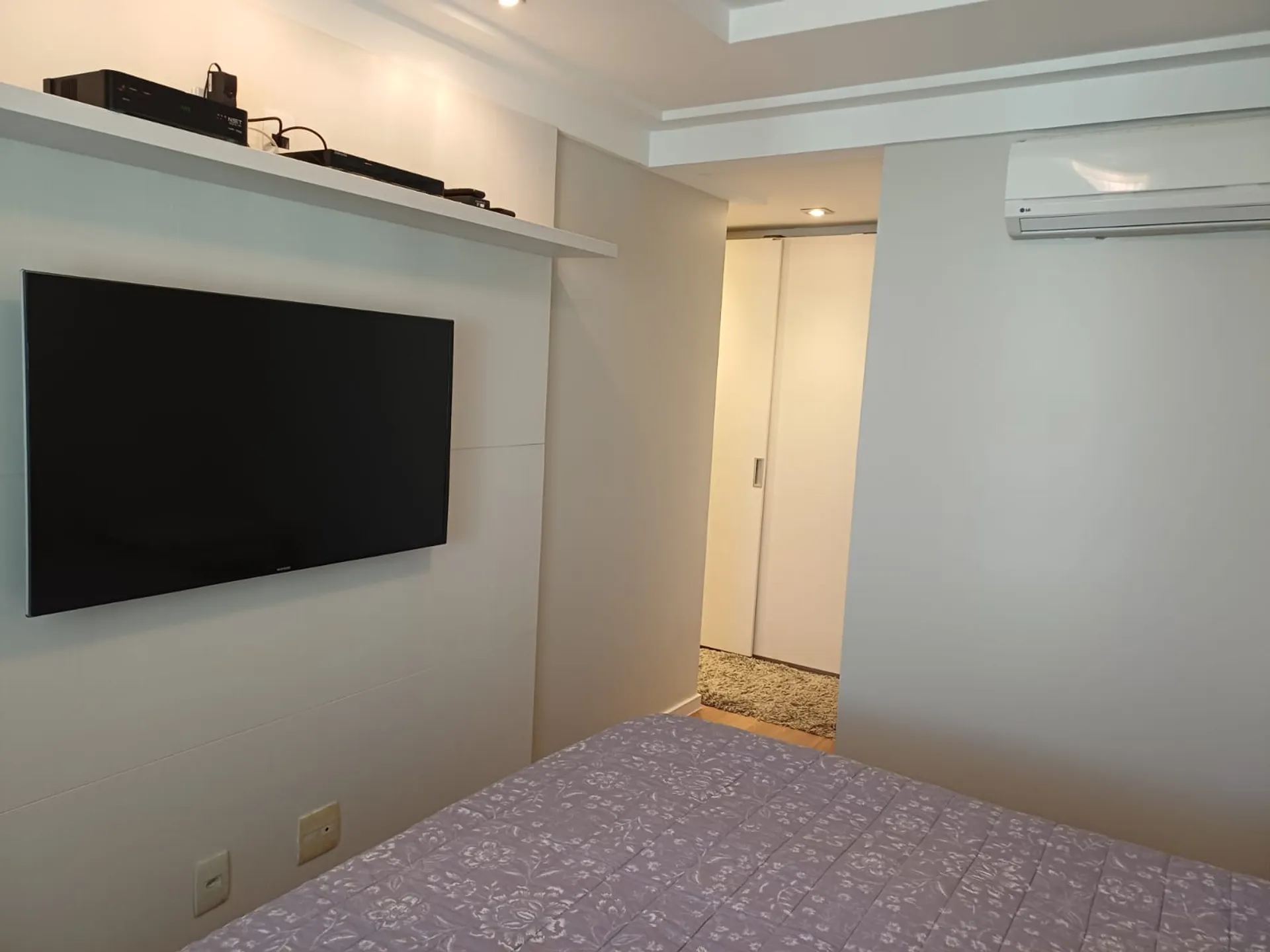 Furnished 3-bedroom apartment with open-plan kitchen — photo 32