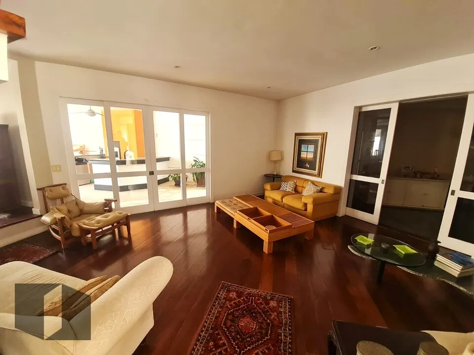 Unfurnished house with 5 bedrooms and 5 bathrooms — photo 3