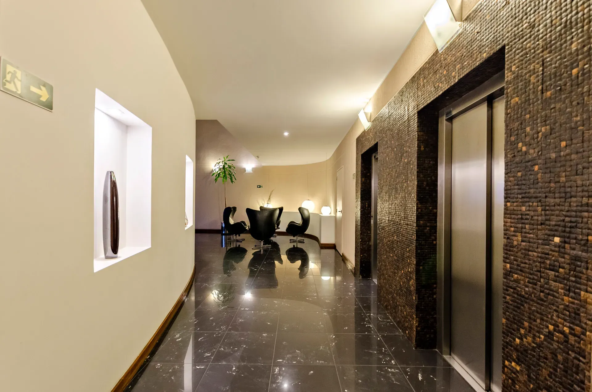 90 m² loft with 1 parking spot and suite — photo 40
