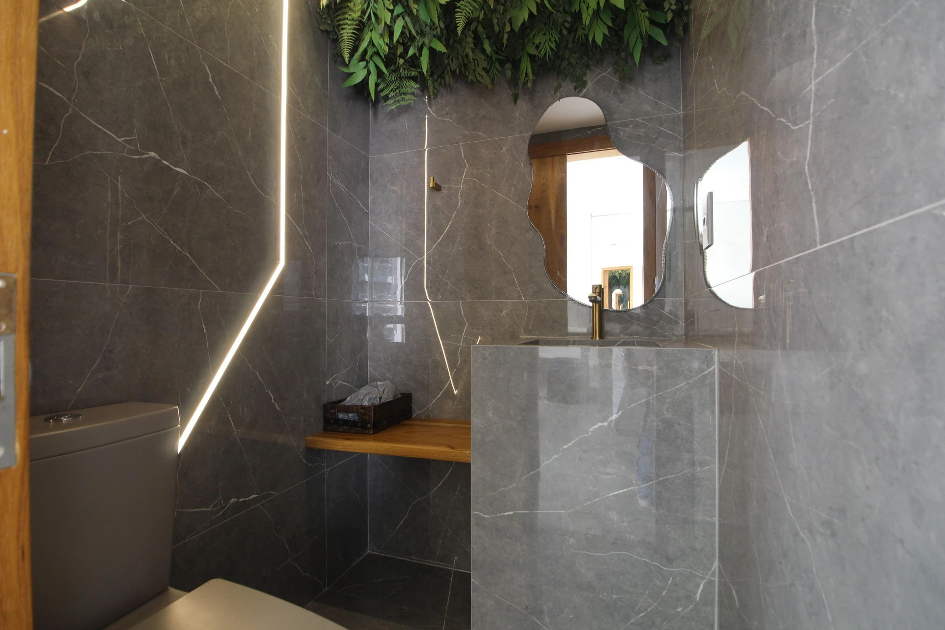 4-bedroom apartment in a building with a sauna — photo 44