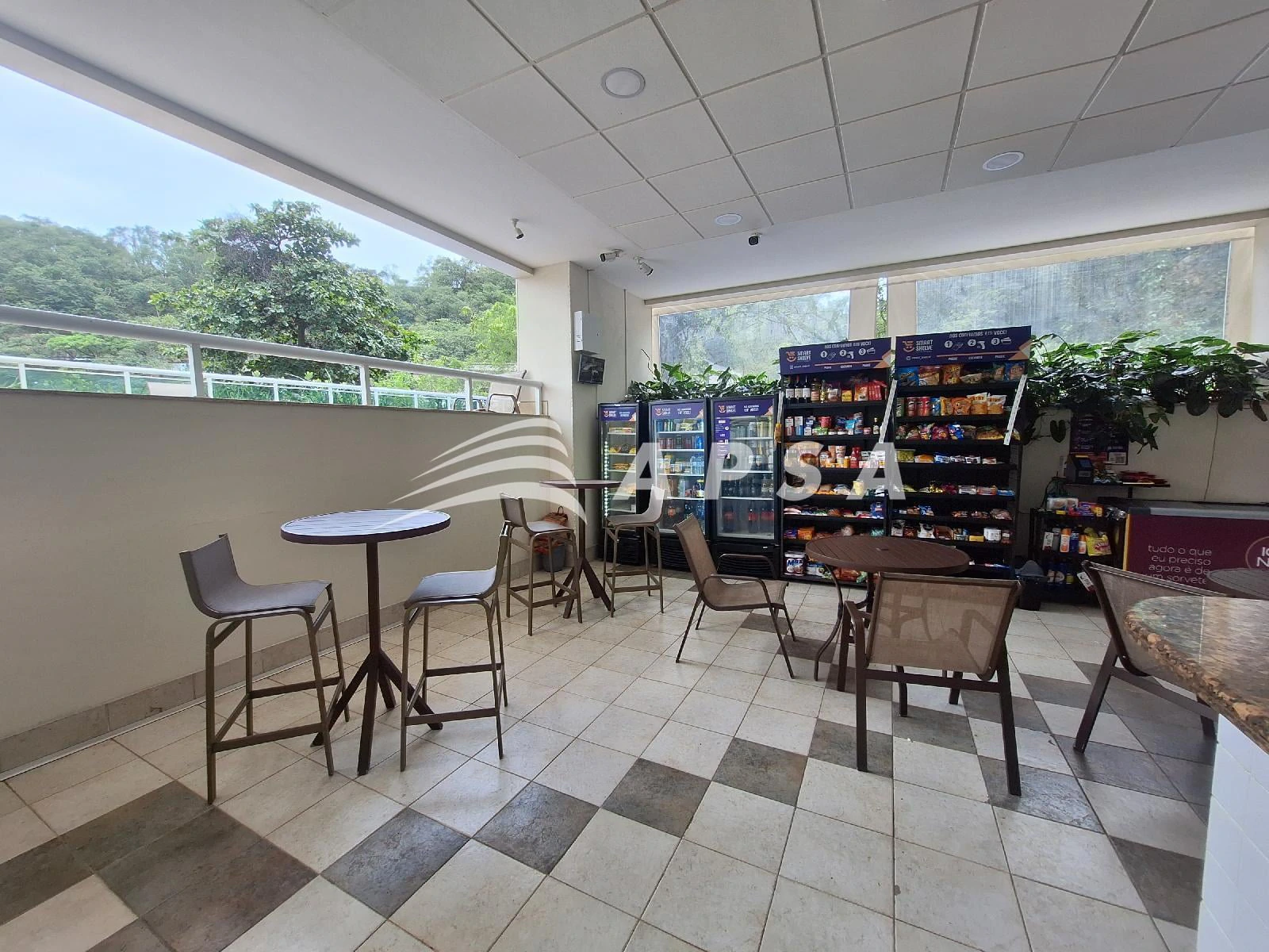 Balcony with a grill in a 2-bedroom apartment, 98 m² — photo 21