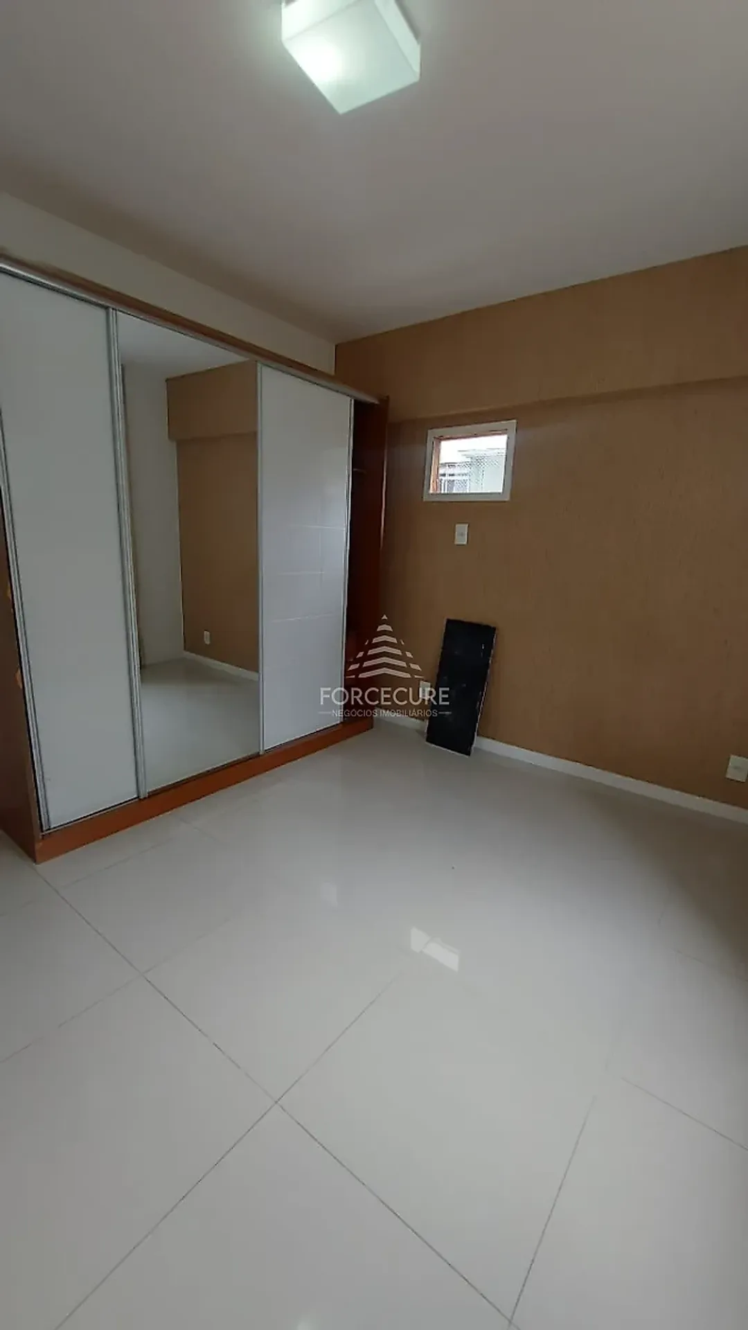 2-bedroom apartment, 1 with its own bathroom, 111 m² — photo 3