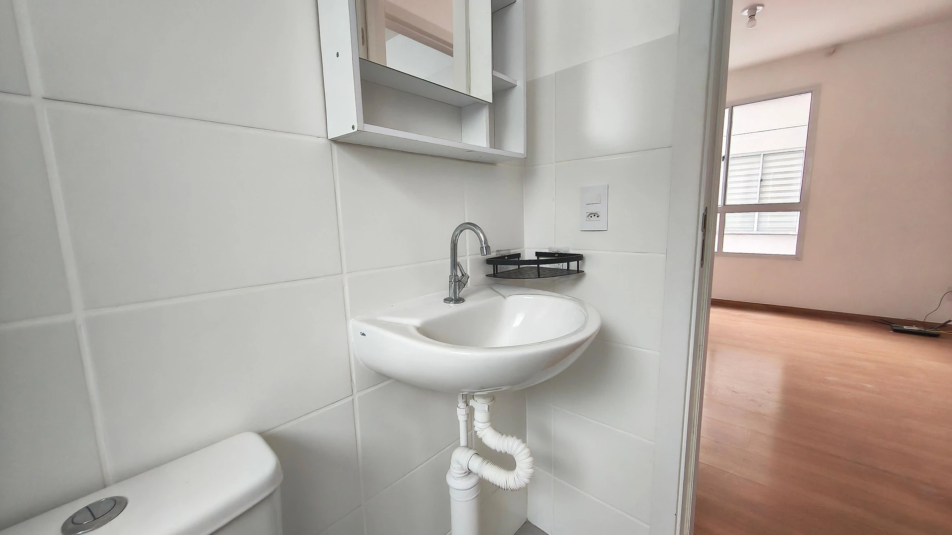 2-bedroom apartment in a building with a gym — photo 2