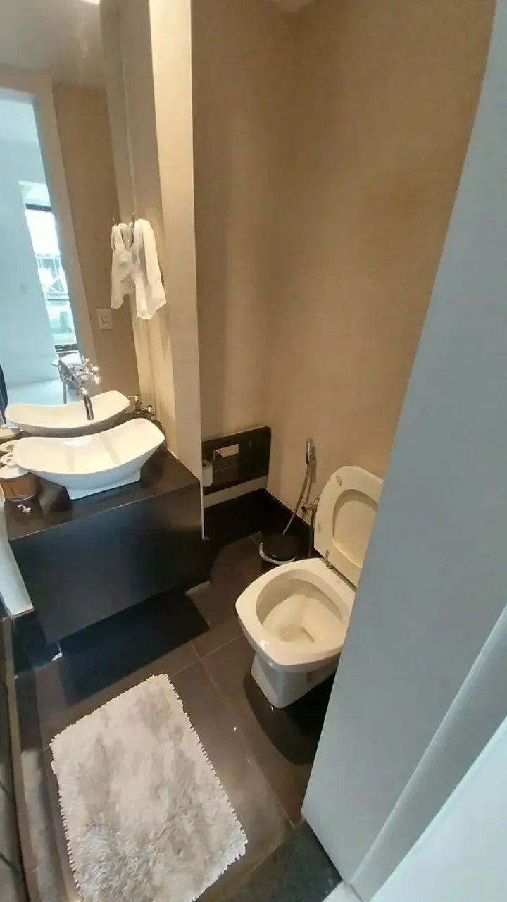 Furnished 1-bedroom apartment with 2 bathrooms — photo 11