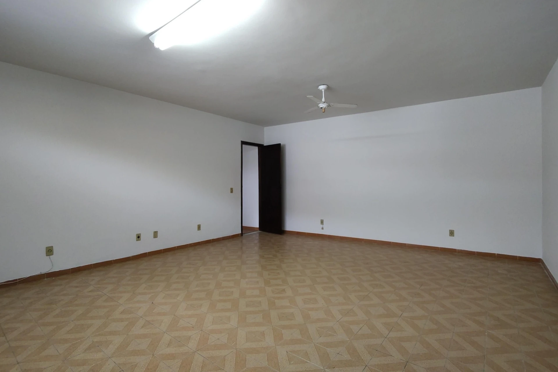 Jacuzzi y 3 dormitorios: casa de 742 m² — photo 41
