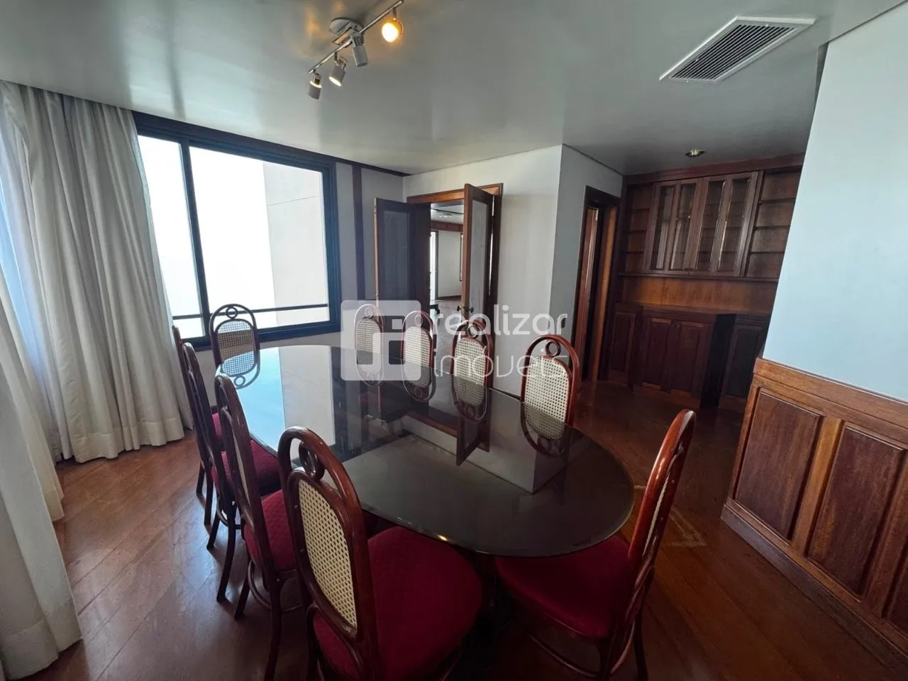 Apartamento de 290 m² com 4 dormitórios e varanda envidraçada — photo 43
