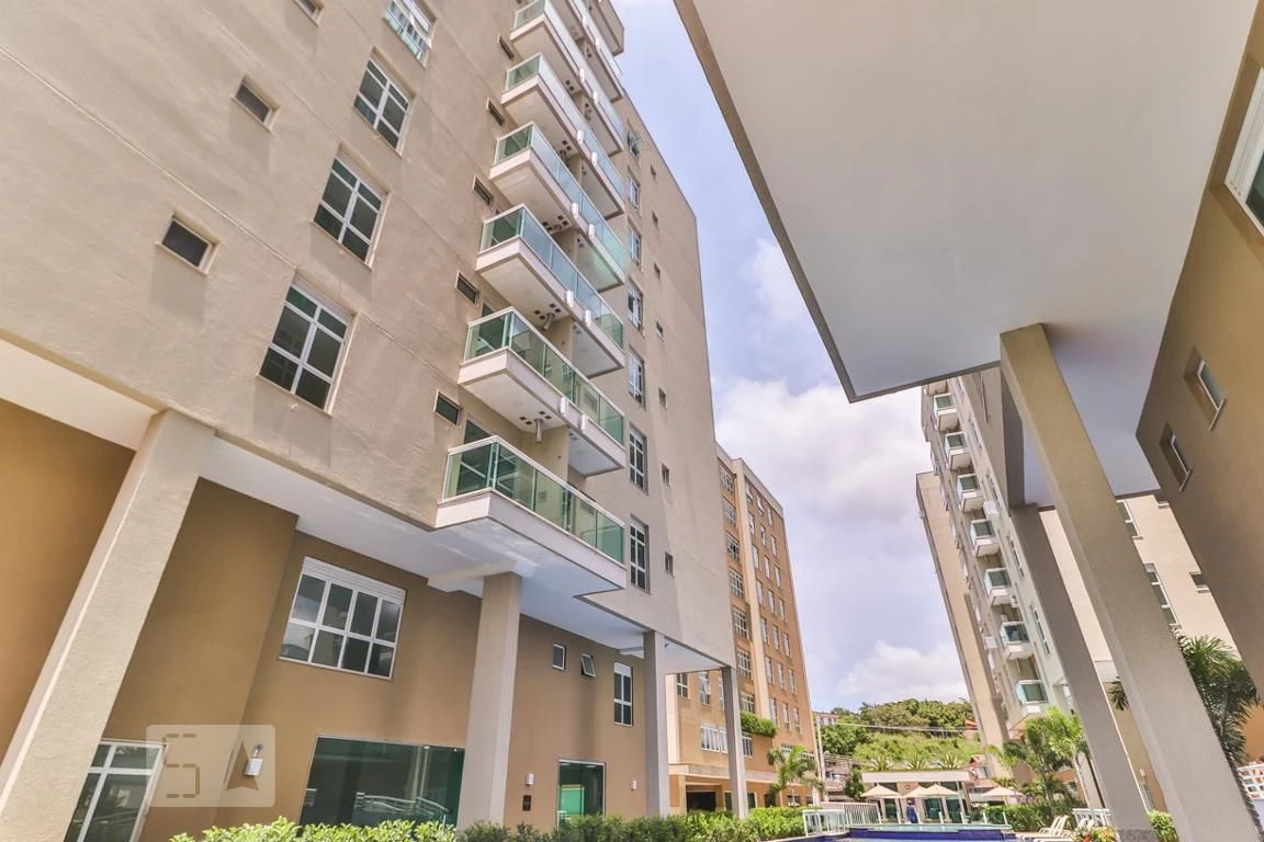 Furnished 1-bedroom apartment with a glassed balcony — photo 15