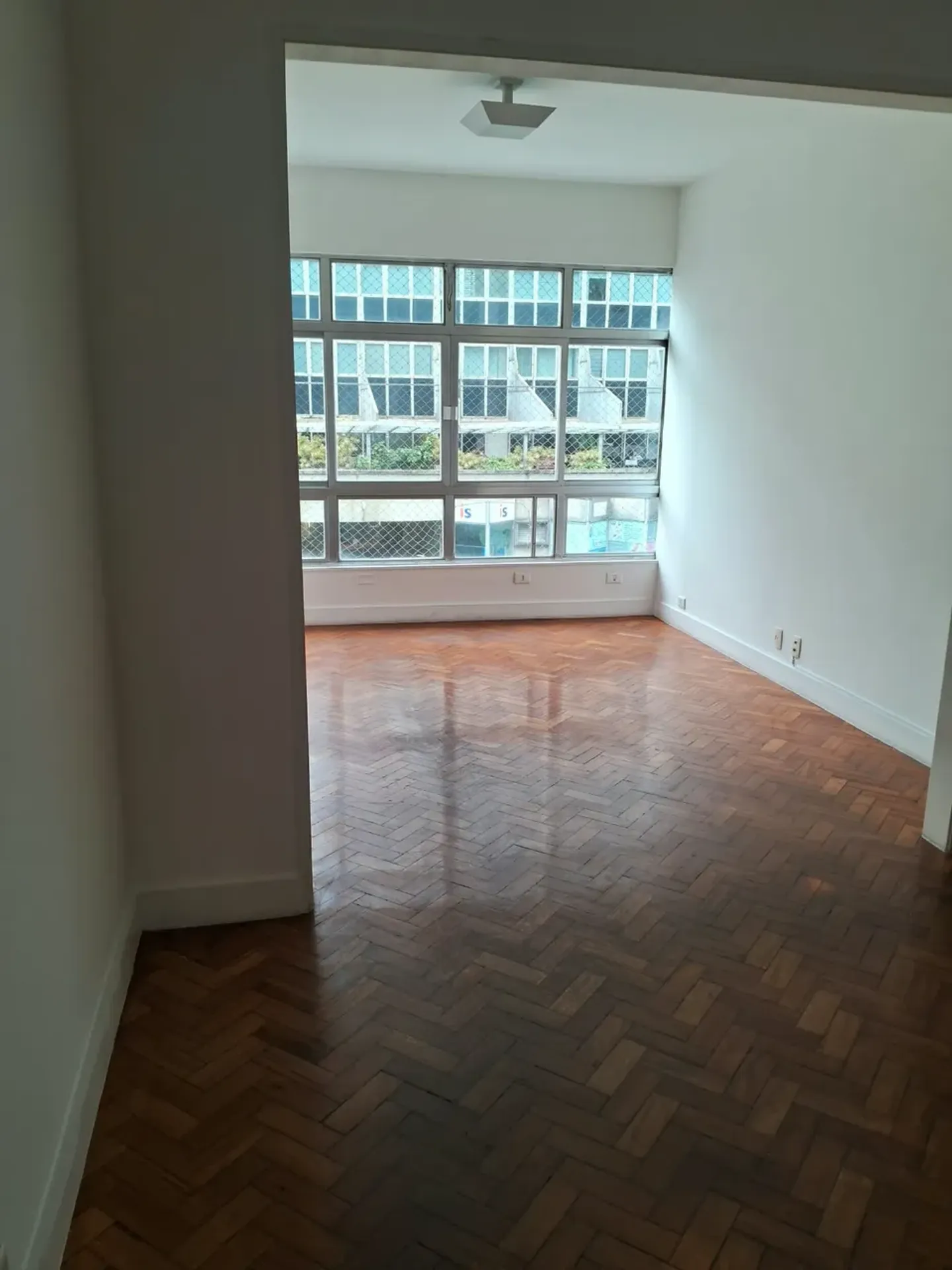 Apartment on the 5th floor with wood or laminate floors — photo 15