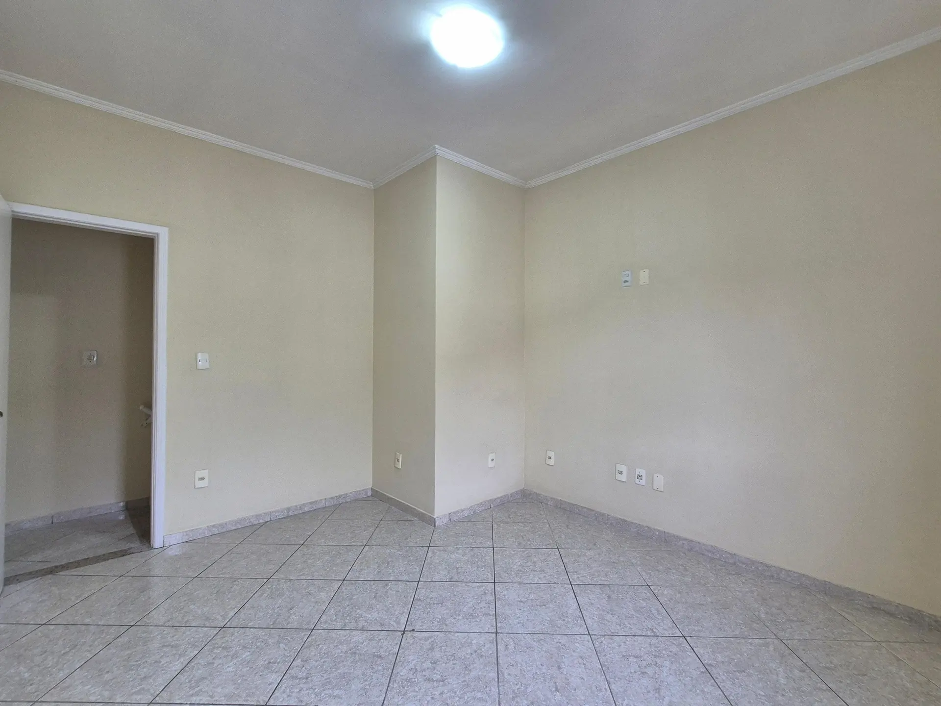 Будинок 180 м² з балконом із грилем та садом — photo 37