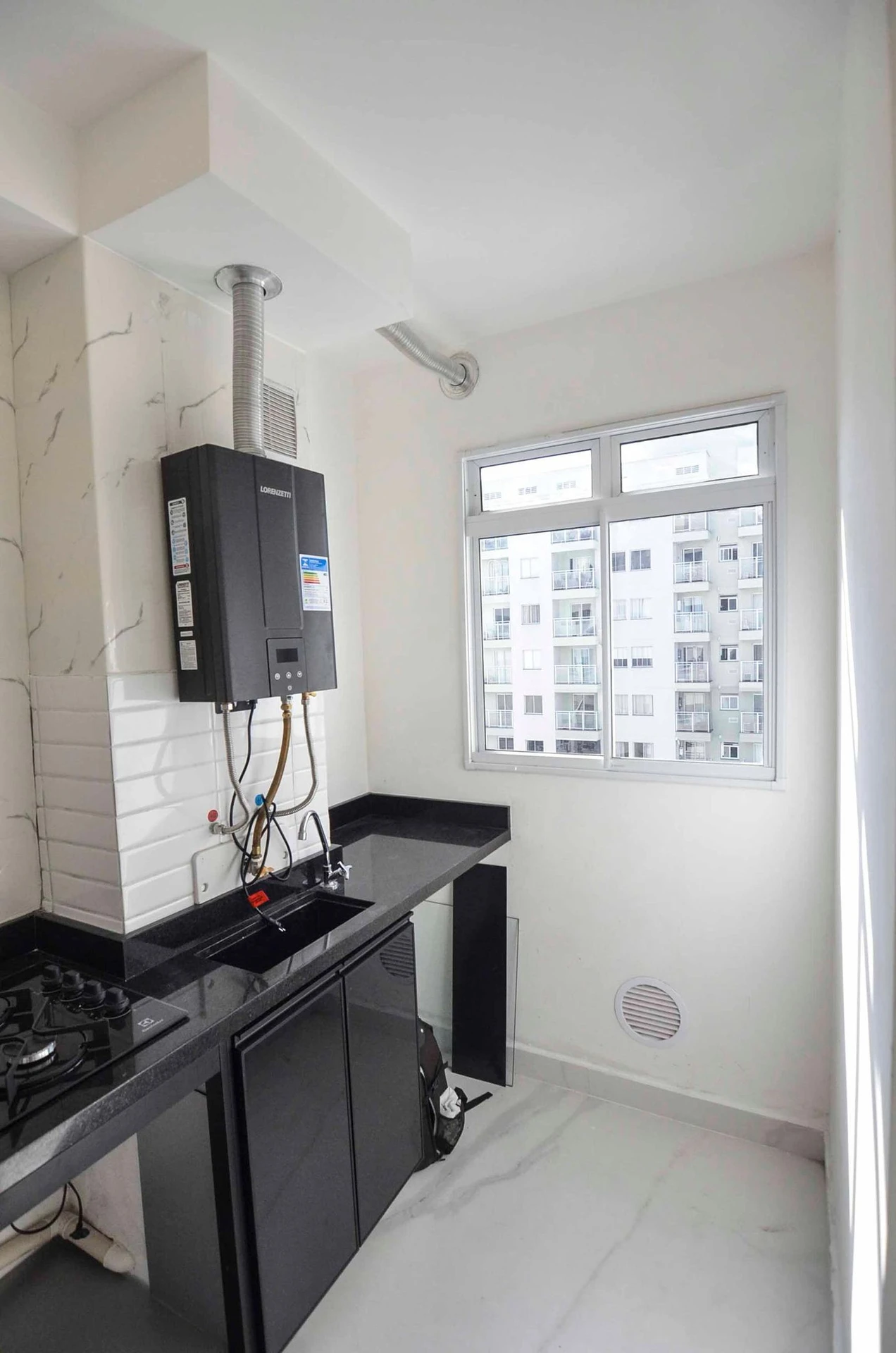 Apartamento de 2 quartos com varanda fechada de vidro — photo 30