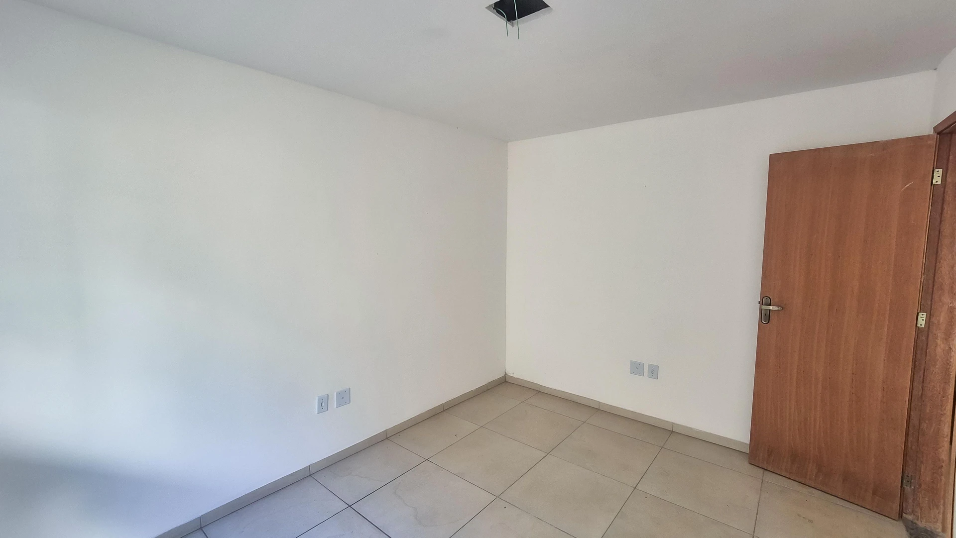 2-bedroom unfurnished apartment with closed kitchen — photo 33