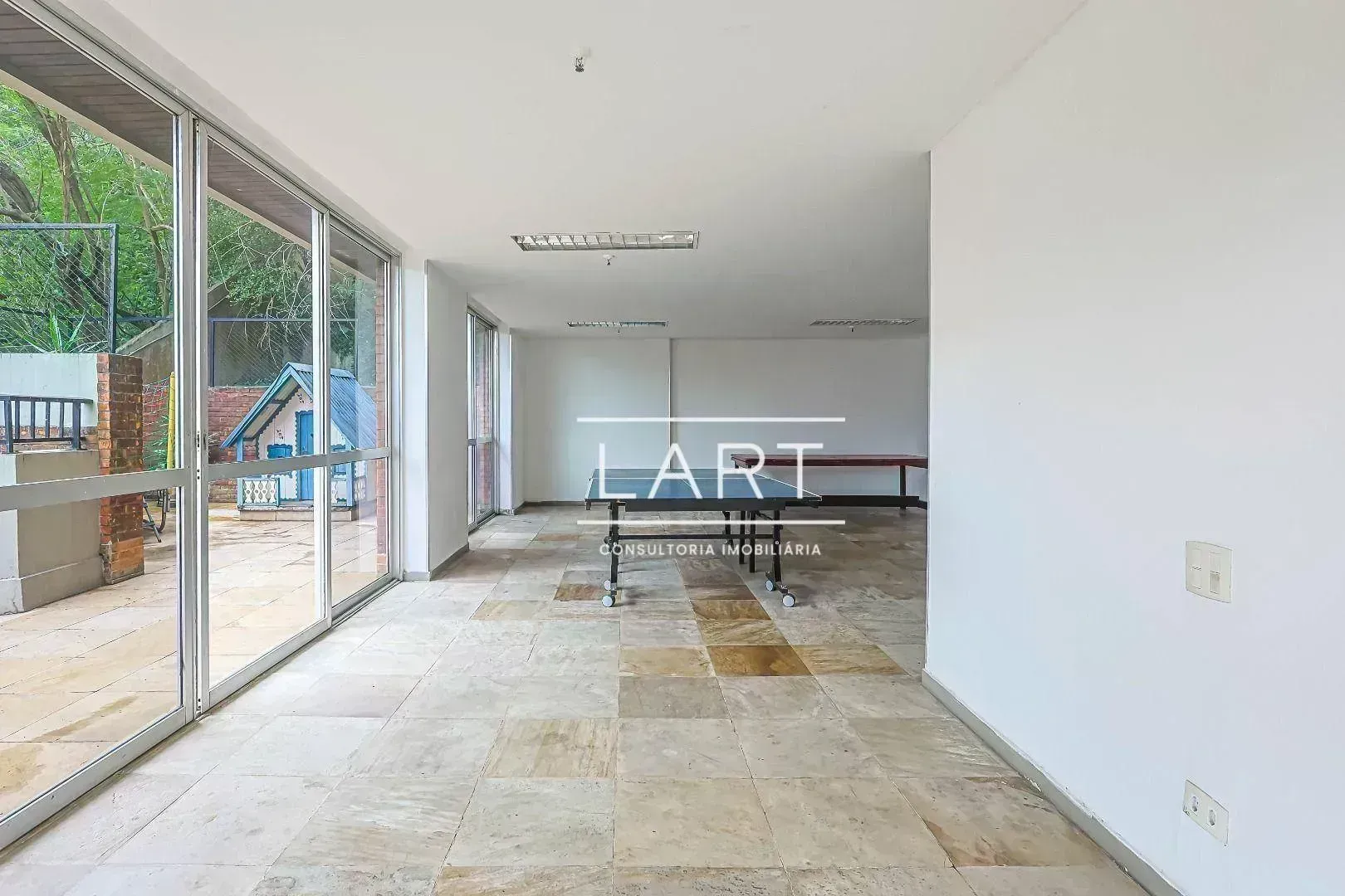 3-bedroom apartment with glassed-in balcony and 160 m² — photo 46