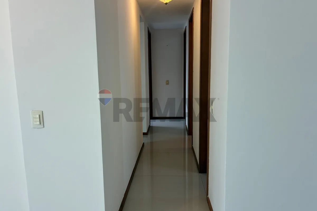 Квартира 90 м² із заскленим балконом та видом на гори — photo 20