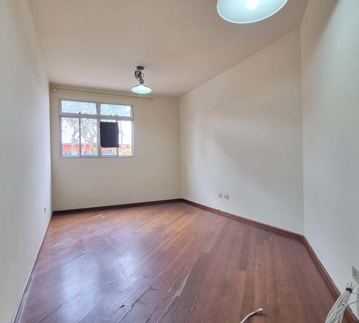 2-bedroom apartment with wood or laminate floors in Curitiba — photo 3