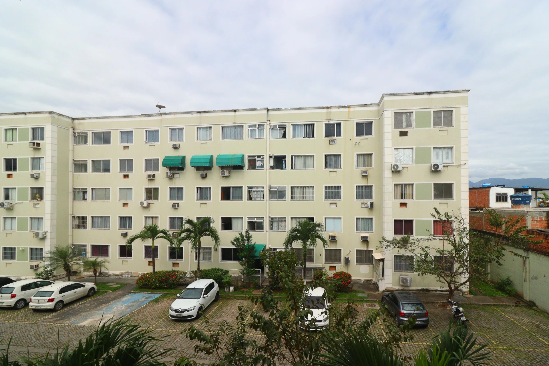 2-bedroom apartment in a building with a gym — photo 21