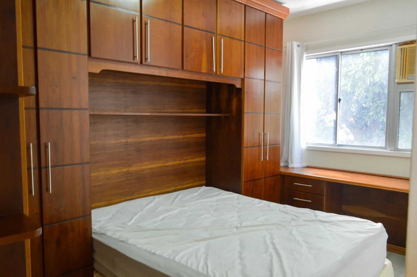 2-bedroom apartment with open-plan kitchen and balcony — photo 3