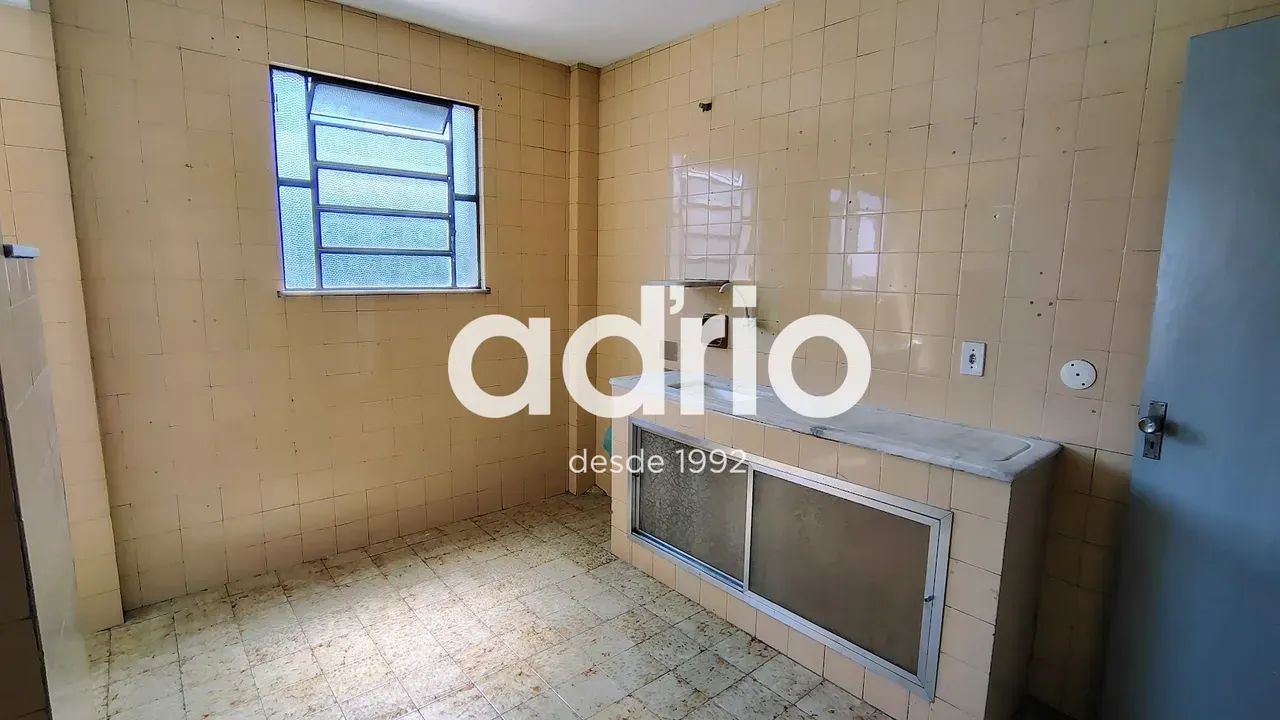 Apartamento com piso de madeira ou laminado, Tanque — photo 3