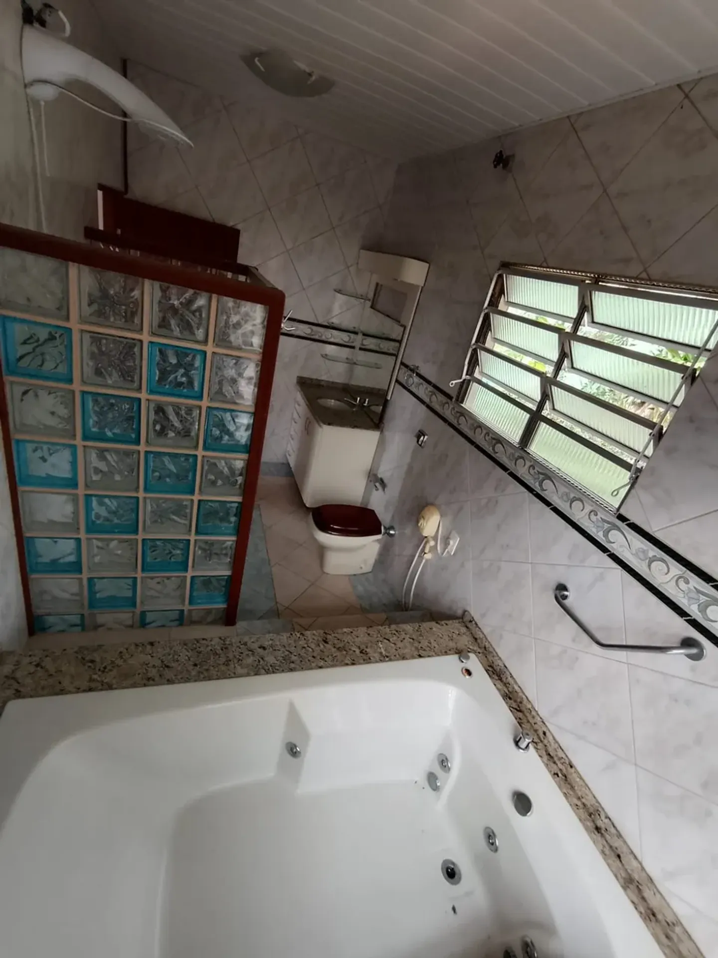 3-bedroom house with a bathtub — photo 22