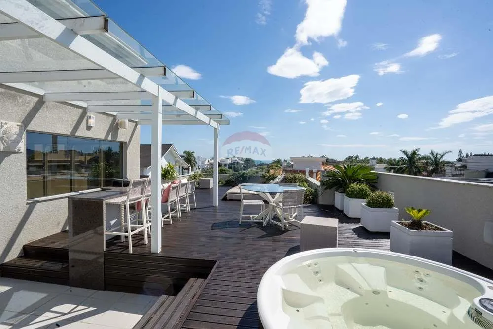 House with 7 en-suite bedrooms and balcony — photo 6