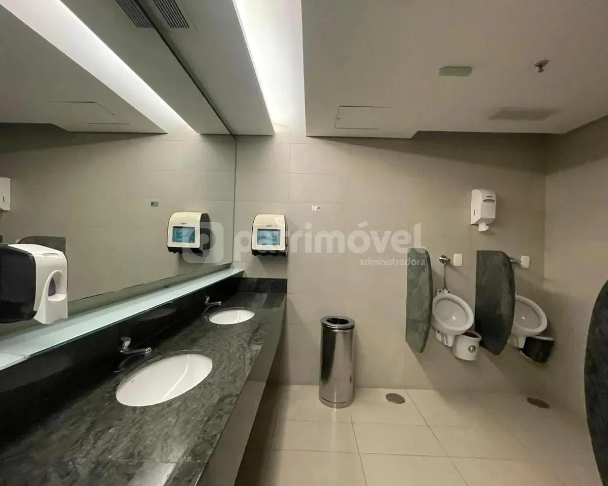 Apartamento sem mobília com 15 banheiros e janelas do chão — photo 30