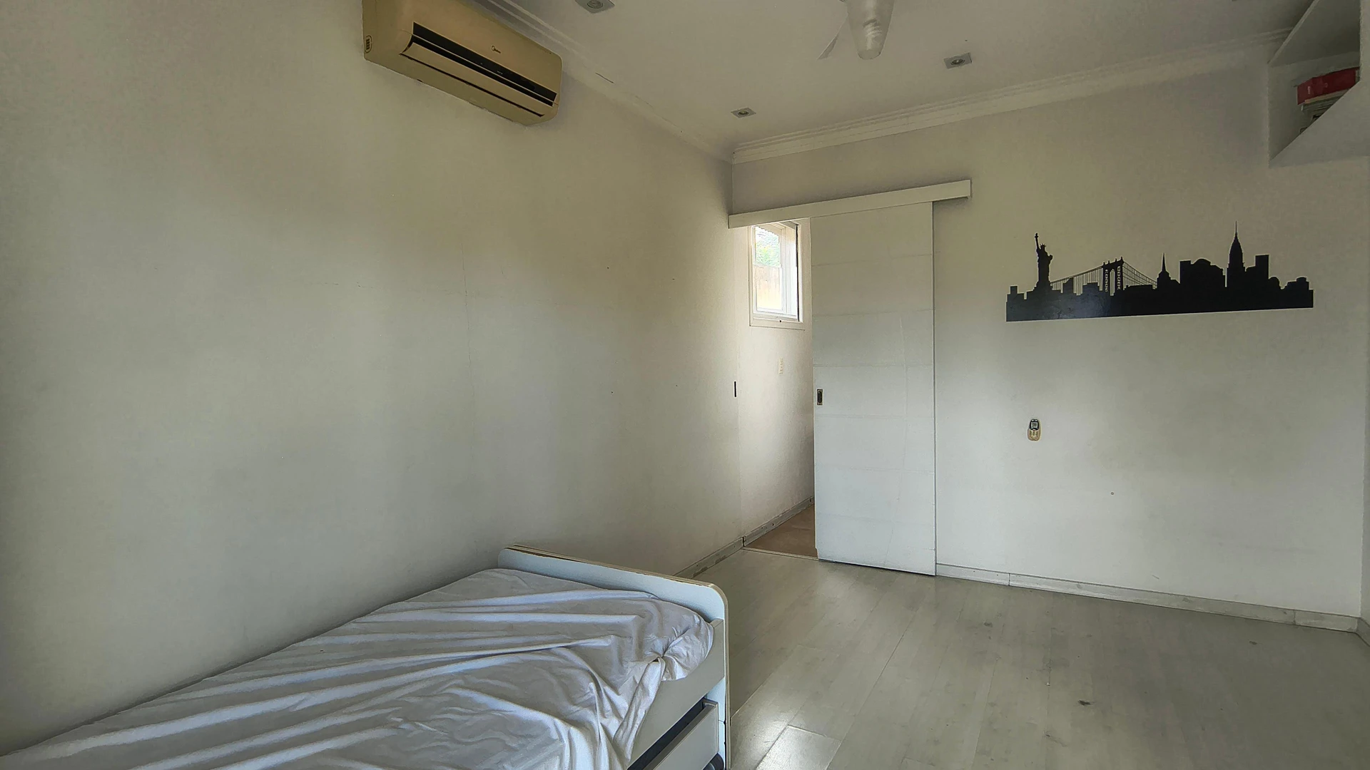 Furnished house with 7 bedrooms and open-plan kitchen — photo 107