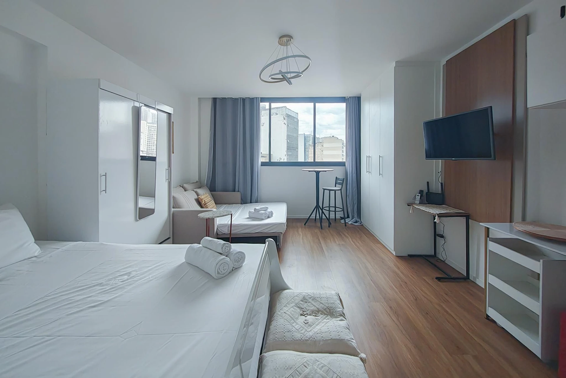Furnished studio with 1 bedroom and balcony, pets allowed — photo 13