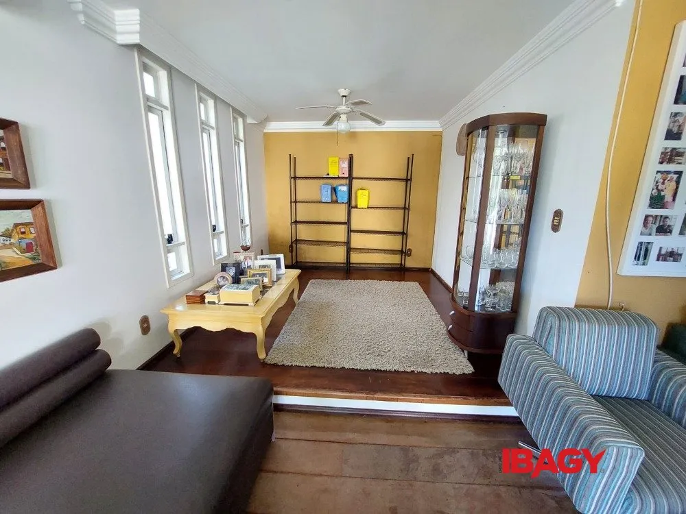 Casa amueblada con 4 dormitorios y 950 m² — photo 22