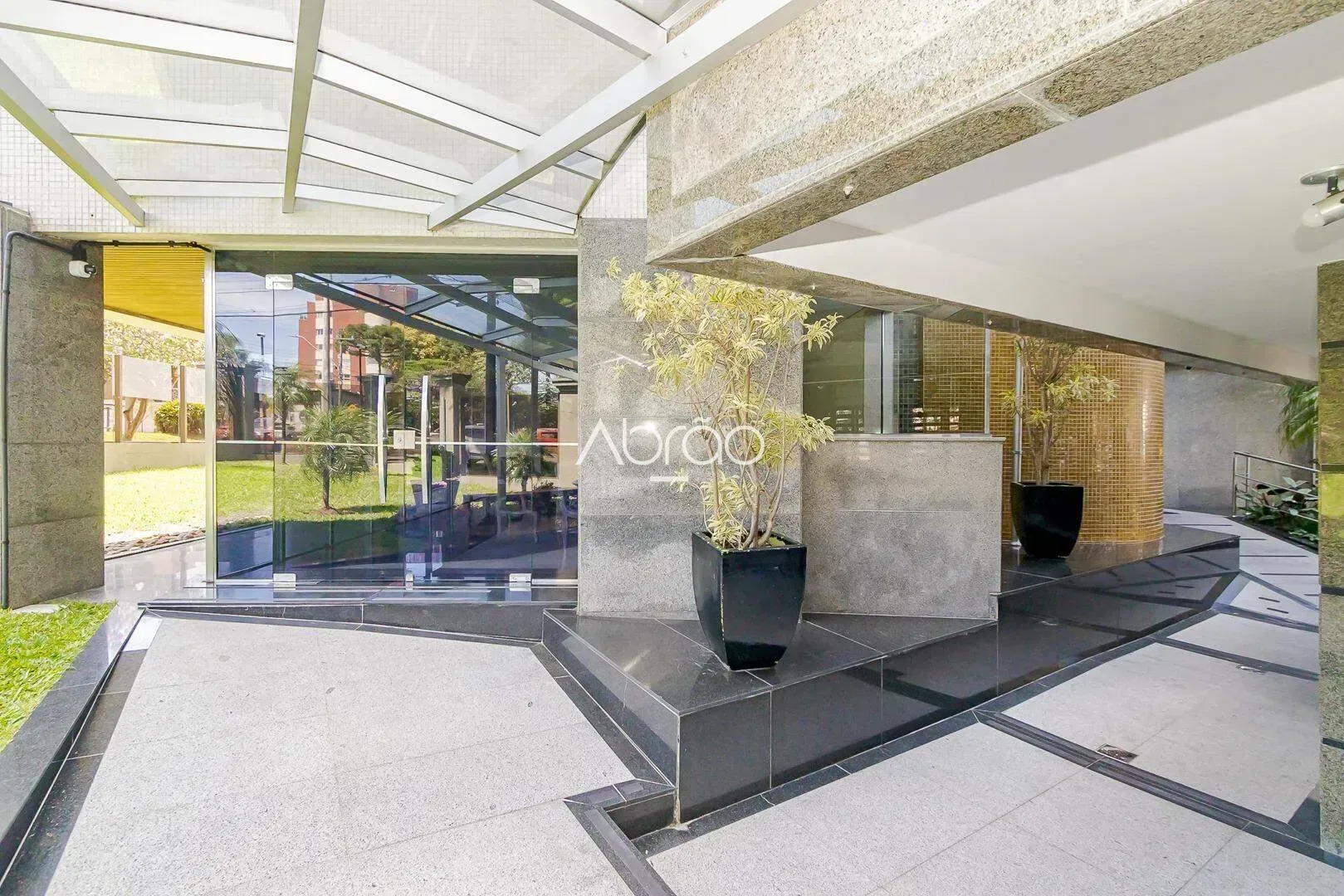 Apartment with 2 en-suite bedrooms and 256 m² — photo 25