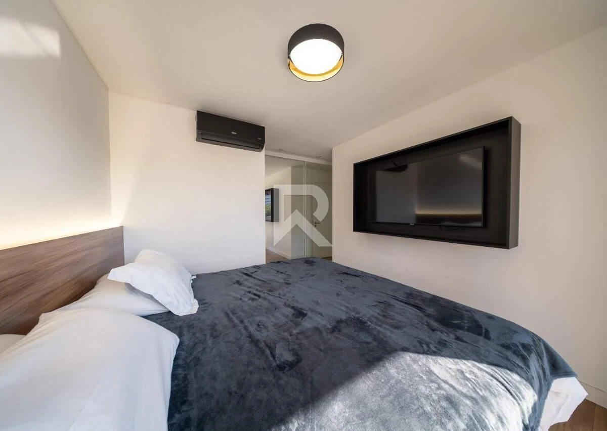 Furnished apartment 162 m² with 3 bedrooms and 1 parking — photo 15