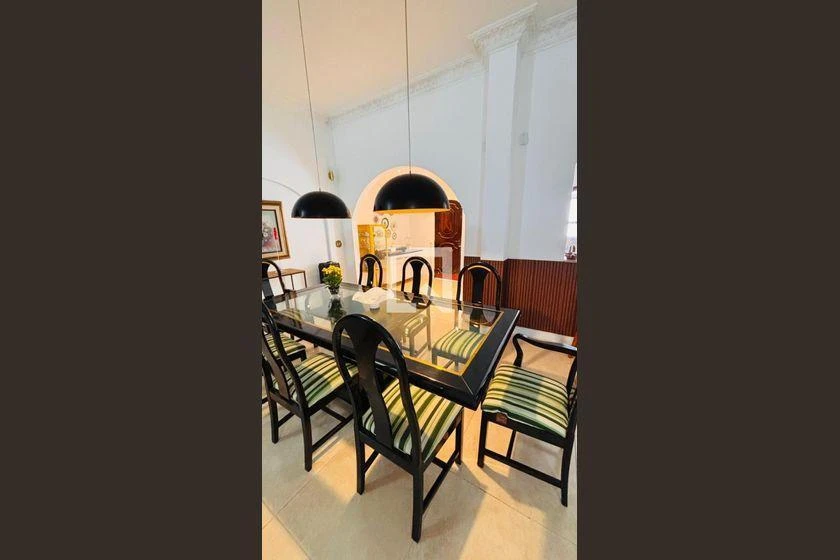 608 m² house with 7 bedrooms and 3 en-suites — photo 16