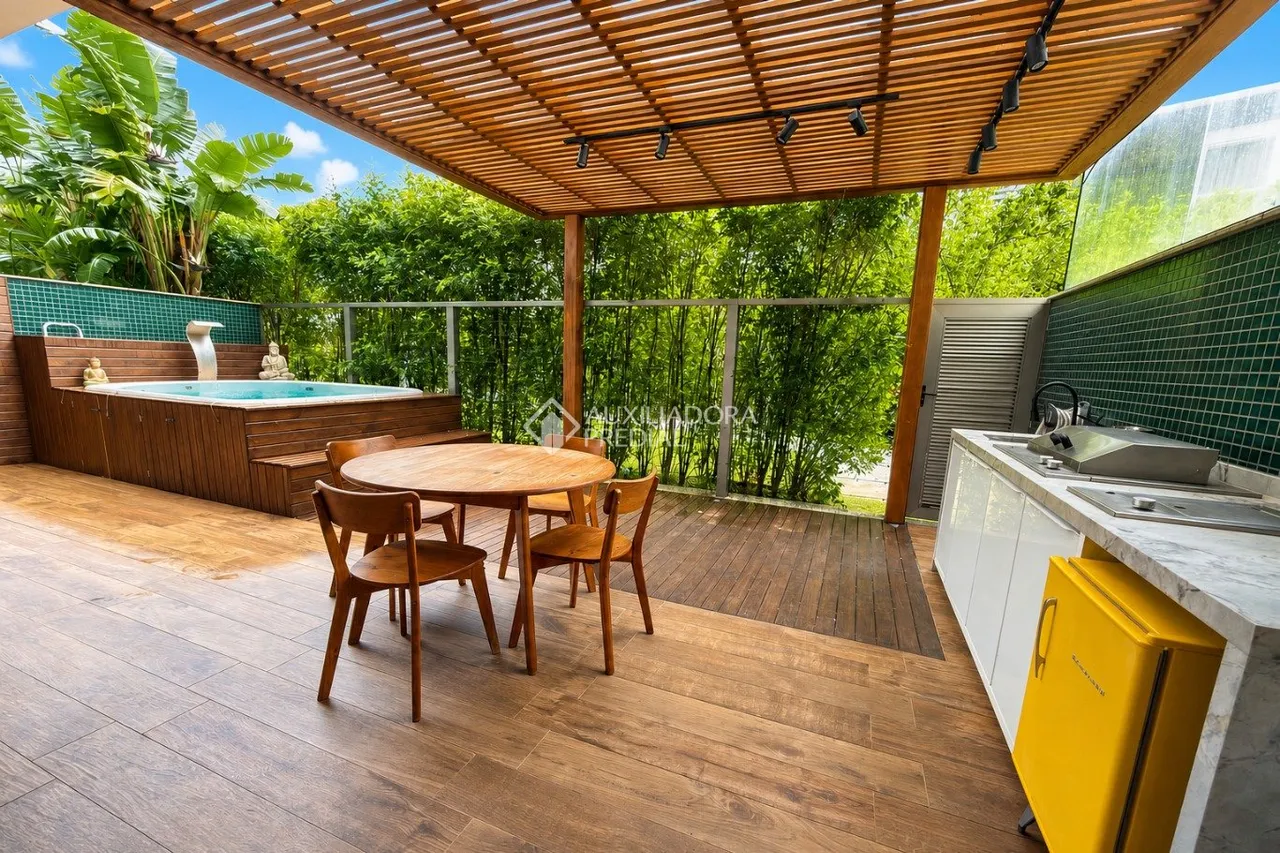 Балкон с грилем и 2 спальни: квартира 137 м² — photo 10