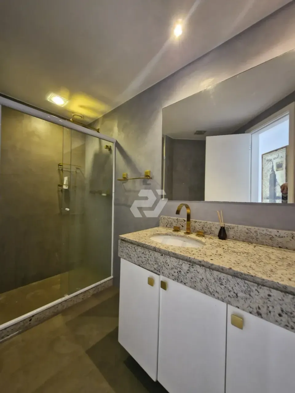 Furnished 4-bedroom apartment with 4 bathrooms — photo 14
