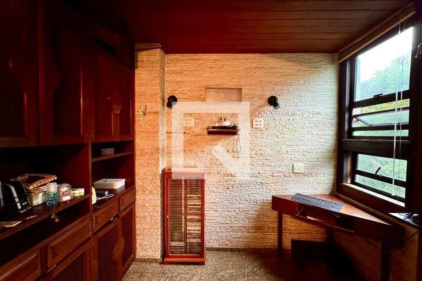 Furnished apartment, 180 m², with a glass-enclosed balcony — photo 20