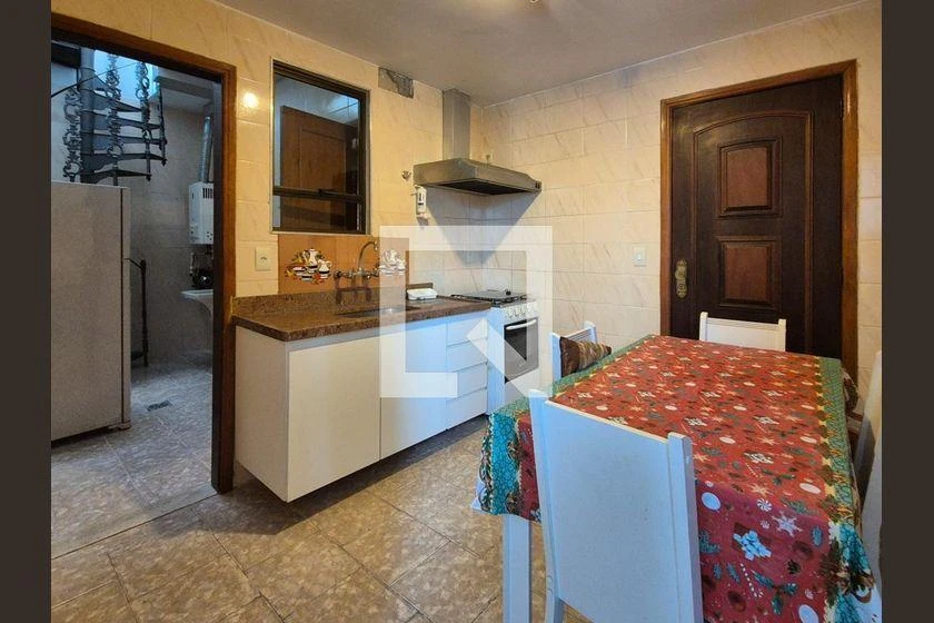 3-bedroom apartment with balcony, 202 m² — photo 4