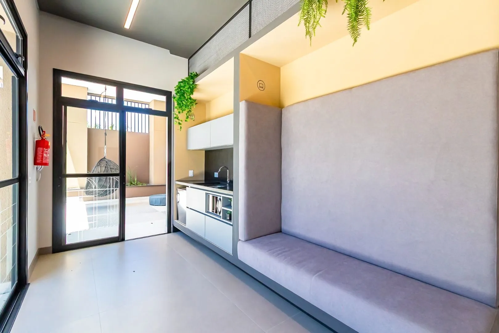 Furnished apartment, 78 m², with a glass-enclosed balcony — photo 51