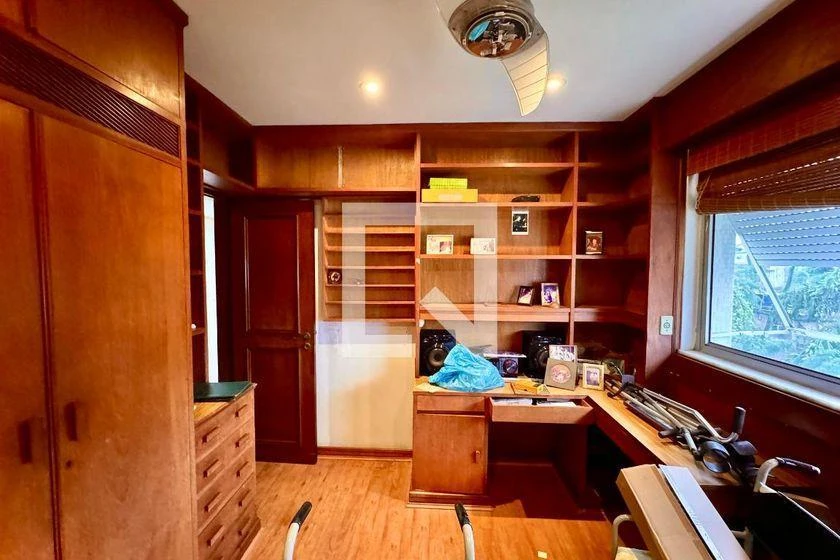 Furnished apartment, 180 m², with a glass-enclosed balcony — photo 43