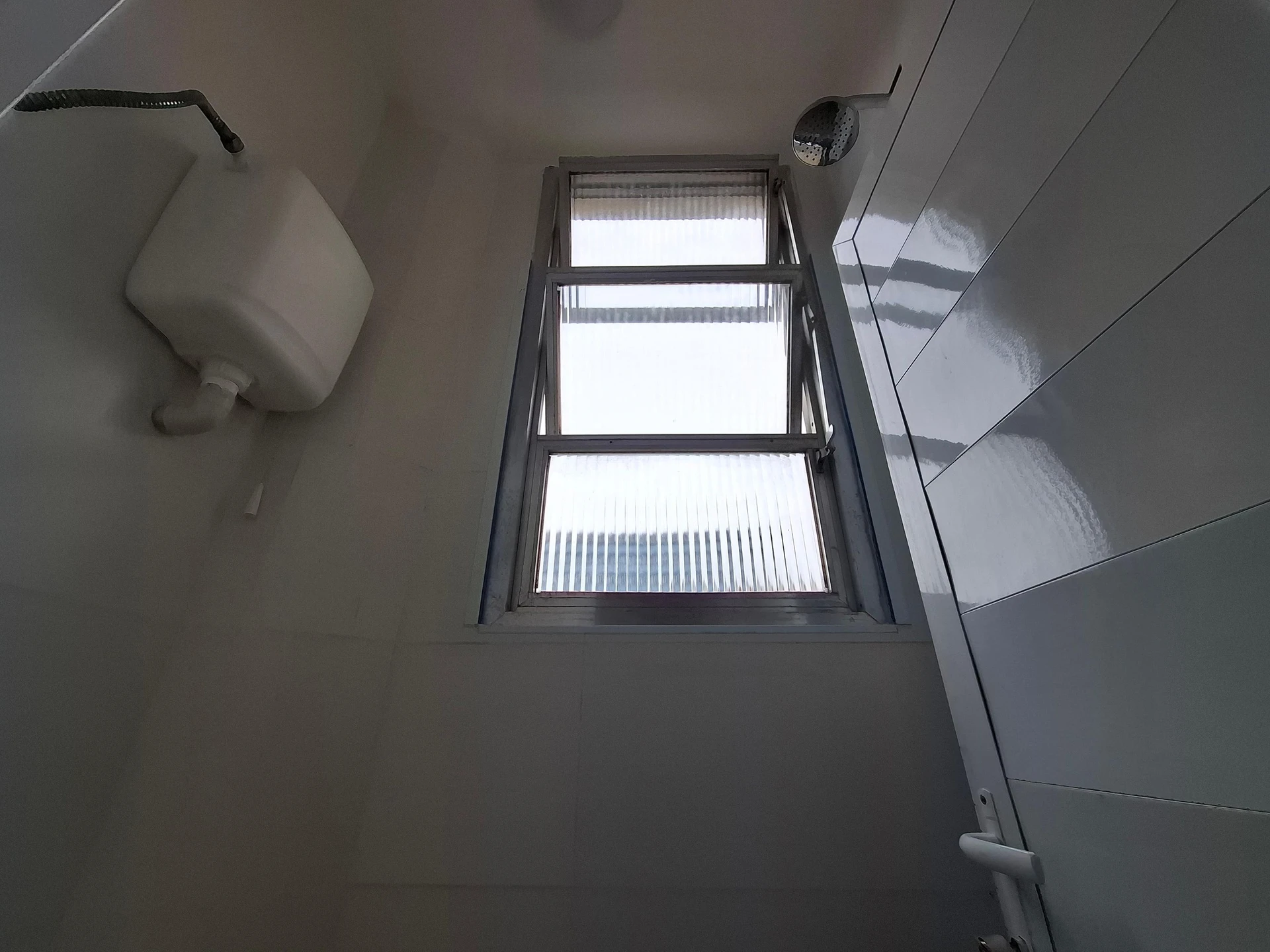 One-bedroom apartment with wood or laminate floors — photo 18