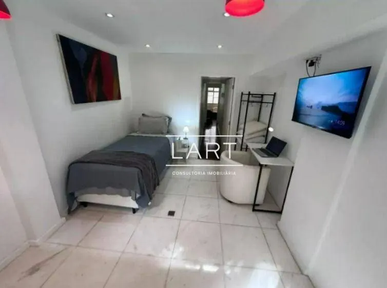 Furnished apartment, 170 m², with a glass-enclosed balcony — photo 12