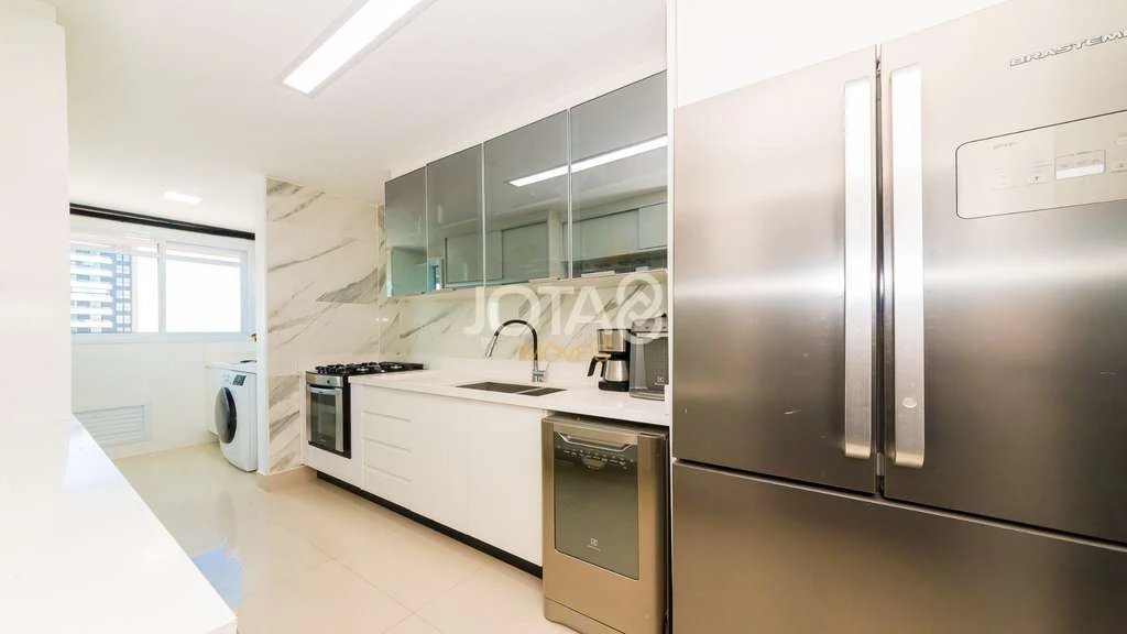 Furnished 3-bedroom apartment with 154 m² — photo 2
