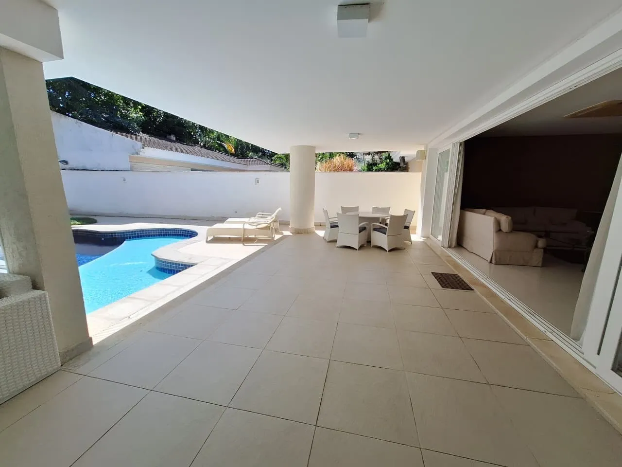 Furnished house with 4 bedrooms and 5 bathrooms — photo 16