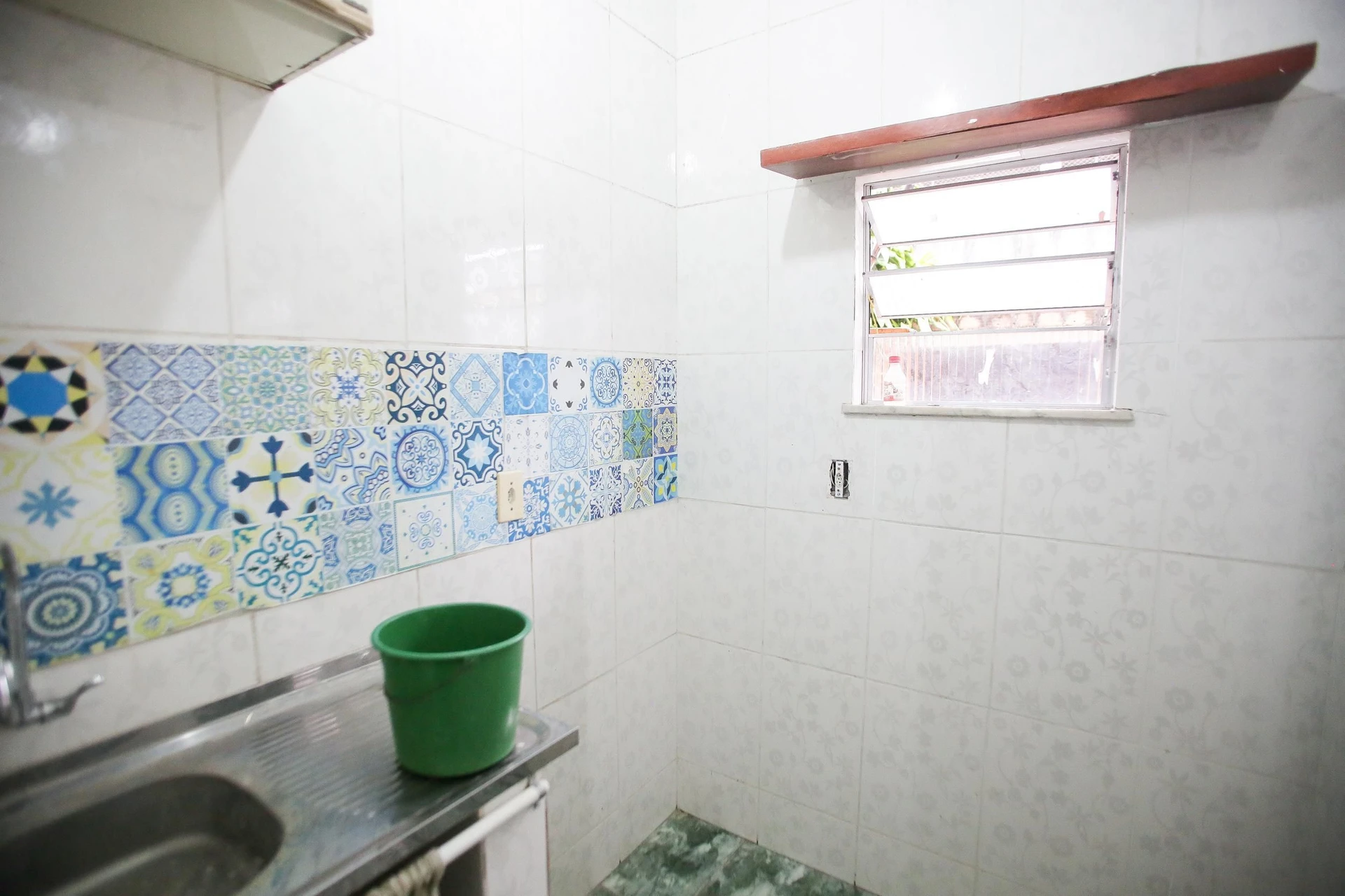 Unfurnished studio with 1 bedroom and 1 bathroom — photo 2