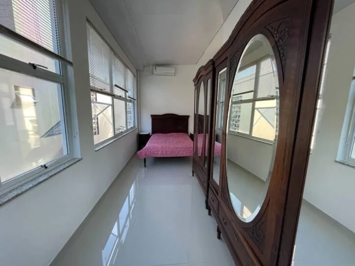 Ventanales de piso a techo y 4 dormitorios: casa de 400 m² — photo 44