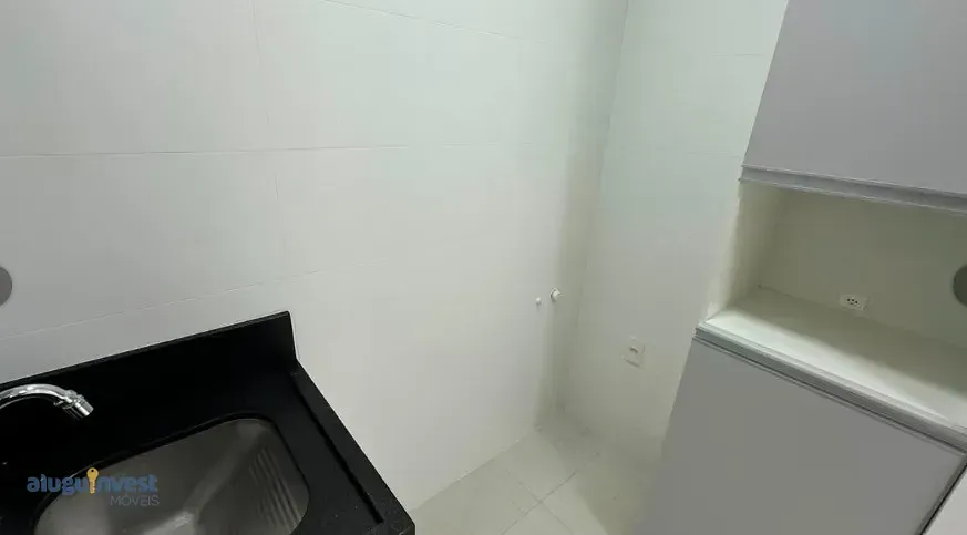Unfurnished studio with open-plan gas kitchen and parking — photo 15