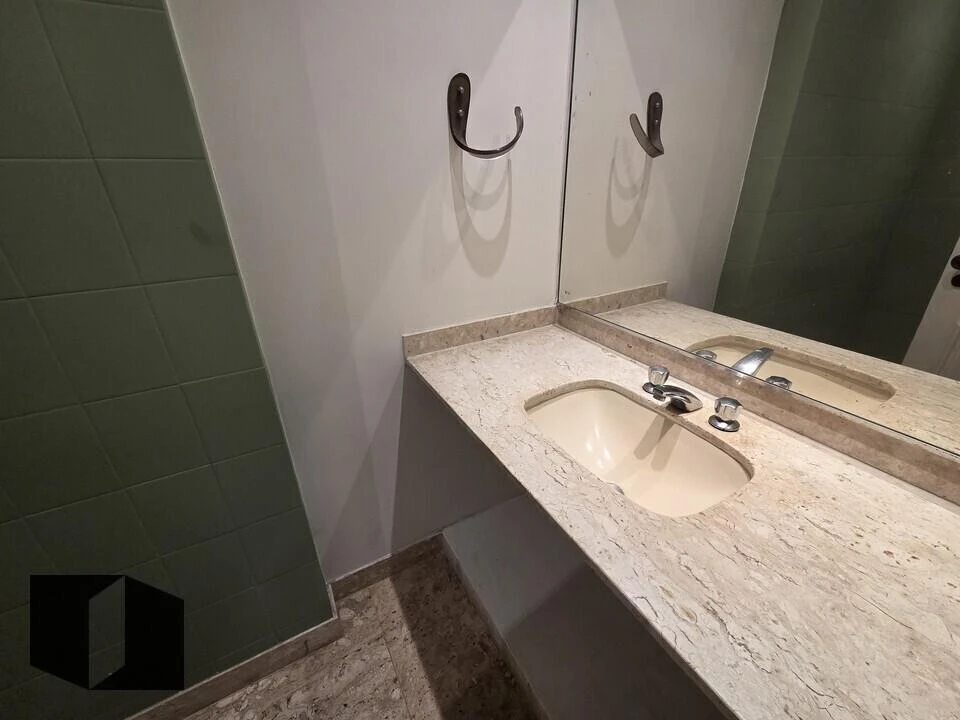 250 m² apartment with 4 bedrooms and 2 parking spaces — photo 25