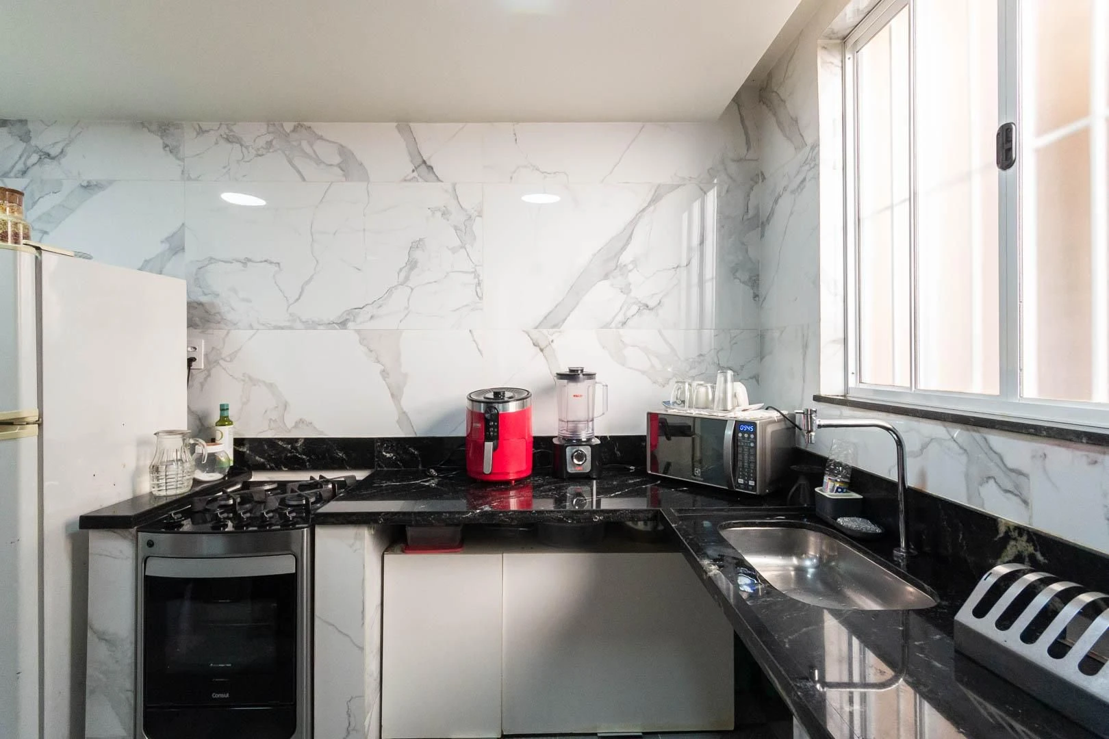 One-bedroom apartment with a washing machine — photo 6