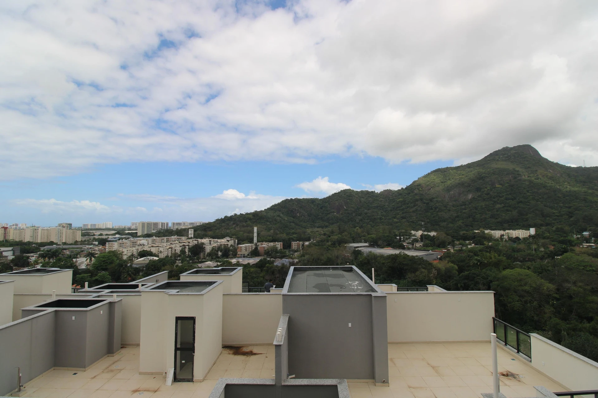 Unfurnished 2-bedroom apartment with balcony and private garden — photo 9