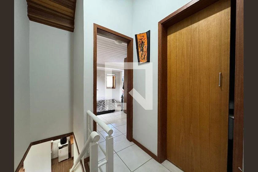 140 m² house with a walk-in closet and a home office — photo 31